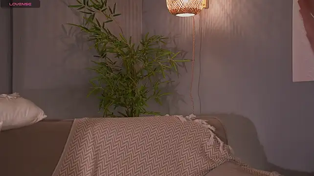 VikiStravi stripchat live cam model