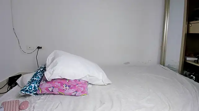 Blondylicious stripchat live cam model