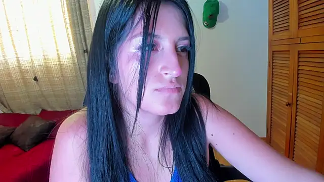 GiaRoussel stripchat live cam model