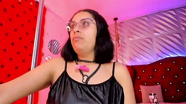 Roxanne_Han stripchat live cam model