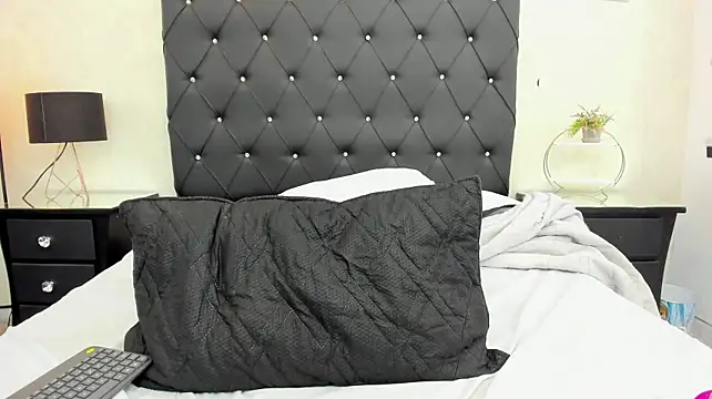 ariana_moon00 stripchat live cam model