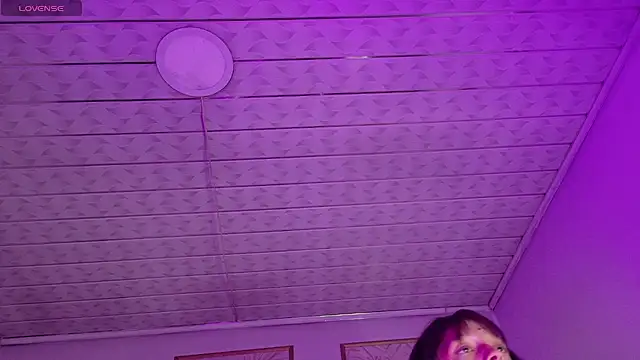 jade_raymon stripchat live cam model