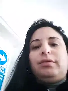 morochacurvyyy stripchat live cam model