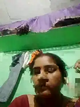 Rinee_iohtuh2 stripchat live cam model