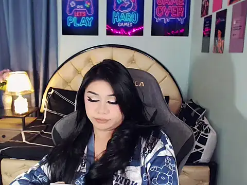 SexxyTsLoverr stripchat live cam model