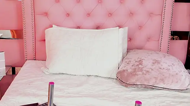 LeilaScott stripchat live cam model