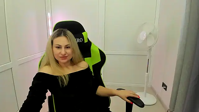 MissLunariaa stripchat live cam model