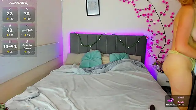 DellaRows stripchat live cam model