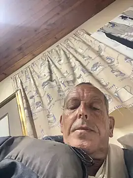 GeldenKuy stripchat live cam model