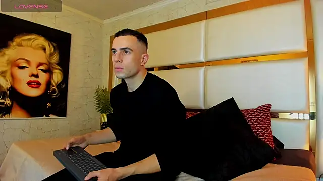 Raziel_Duskbane stripchat live cam model