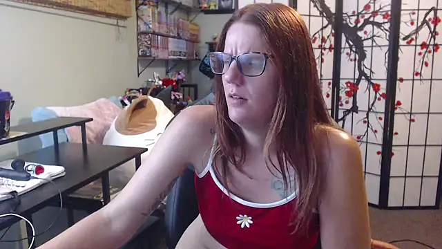 Sarahtineke stripchat live cam model