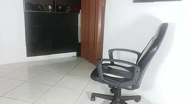 Big_versxxx stripchat live cam model
