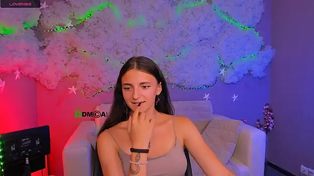 caroline_honeyy stripchat live cam model