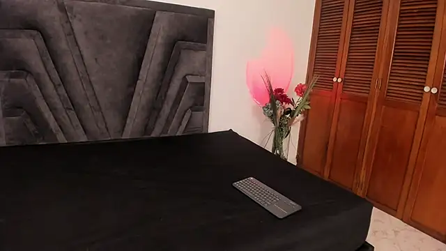 ParisMendez stripchat live cam model