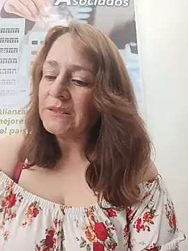 LUISA--30 stripchat live cam model