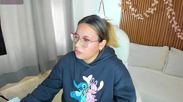 Evely_crosss stripchat live cam model