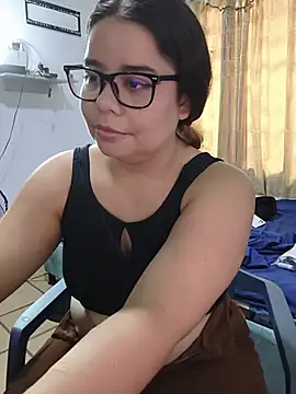 Eimy__saenz stripchat live cam model