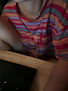 Belle-ee stripchat live cam model