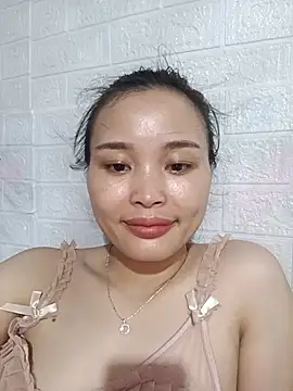 Akile80 stripchat live cam model