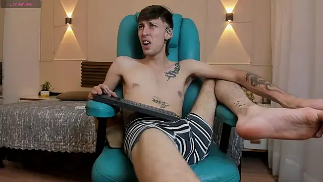Max_saenz stripchat live cam model