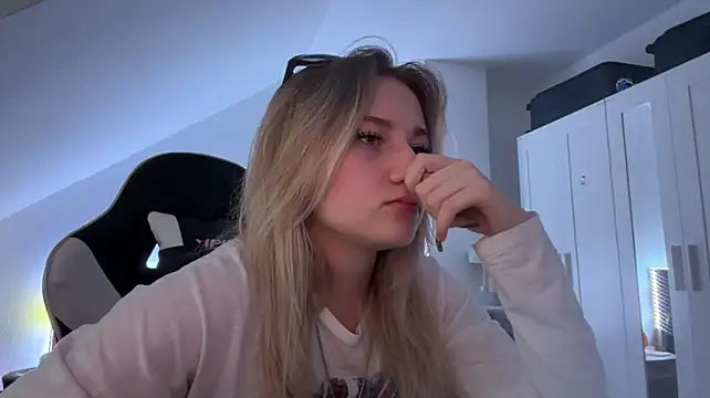 tutsiecutie stripchat live cam model