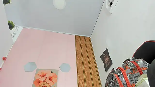 EllyBloom stripchat live cam model