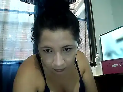 Chiquilove27 stripchat live cam model