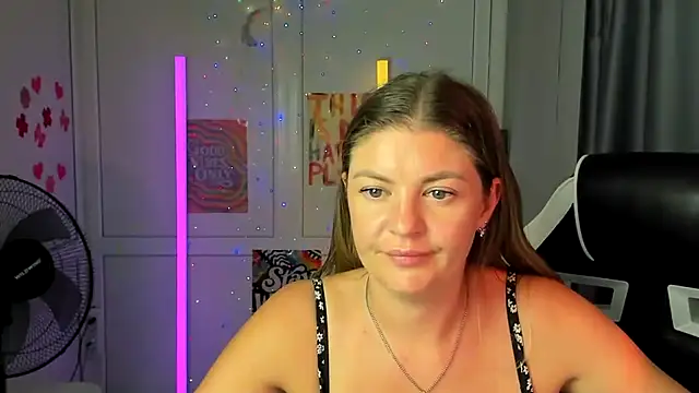MiaSummerr_ stripchat live cam model