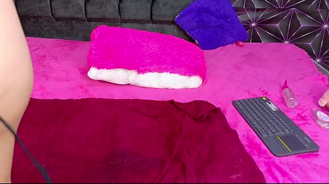 Zara_Luux stripchat live cam model