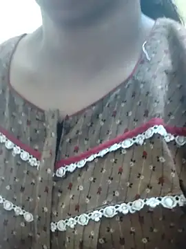 Tamilriya25 stripchat live cam model