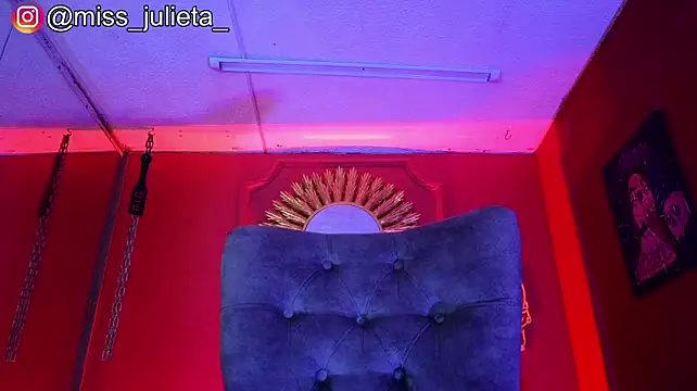 Julieta_Russell stripchat live cam model