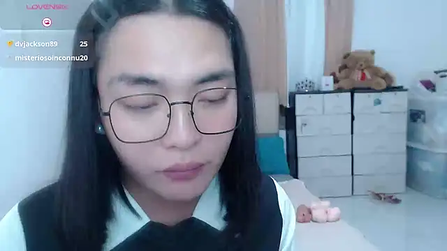 zhaviahale21 stripchat live cam model