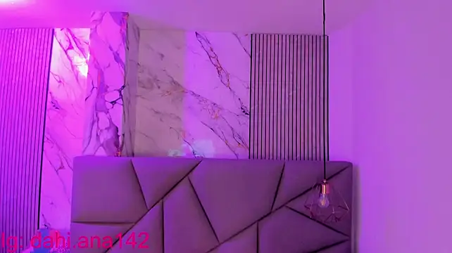Tatihornyy stripchat live cam model