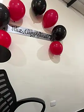 Kloenovoa- stripchat live cam model