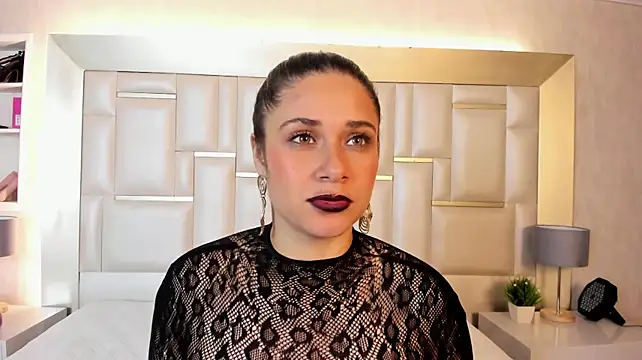 EmmyRossil stripchat live cam model