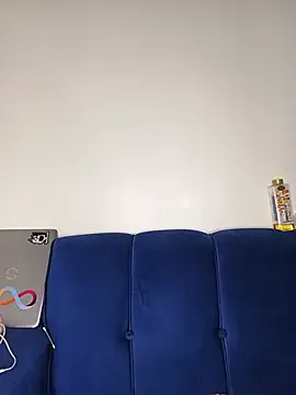 Suckmysweetboobs stripchat live cam model