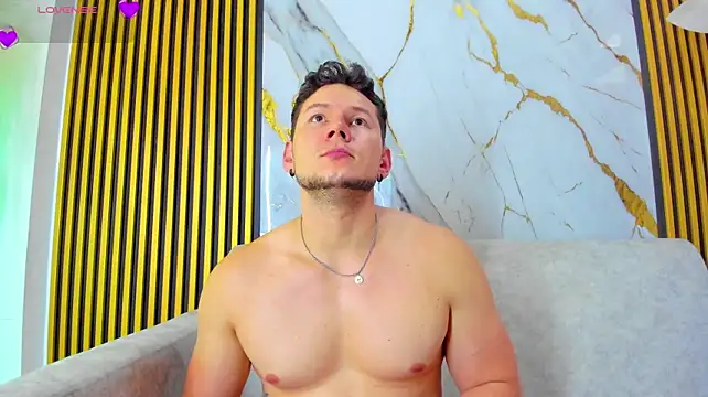 Izui_Pierce stripchat live cam model