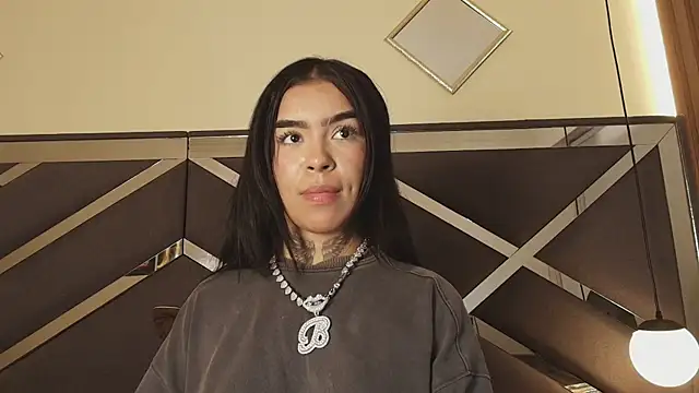 Bratz_x stripchat live cam model