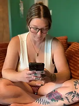 PussiesnCream_ stripchat live cam model