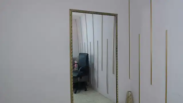 Nayariskaya stripchat live cam model