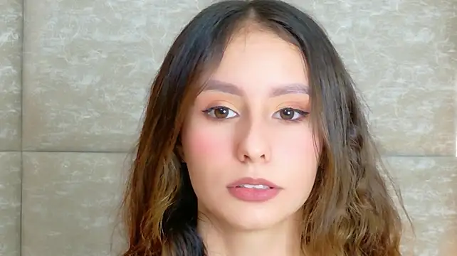 Sarah-Grace stripchat live cam model