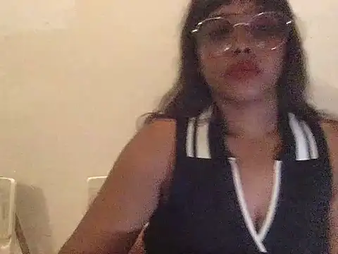 raveena_hot stripchat live cam model