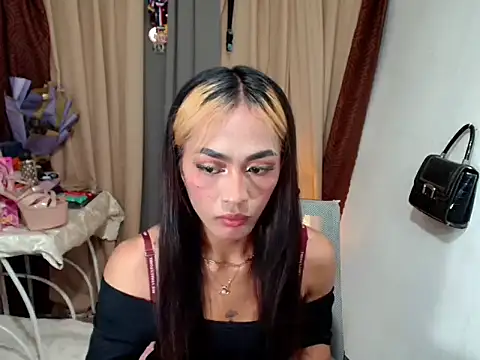 hot_serafina stripchat live cam model