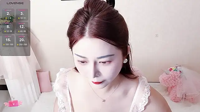 Lvyy- stripchat live cam model