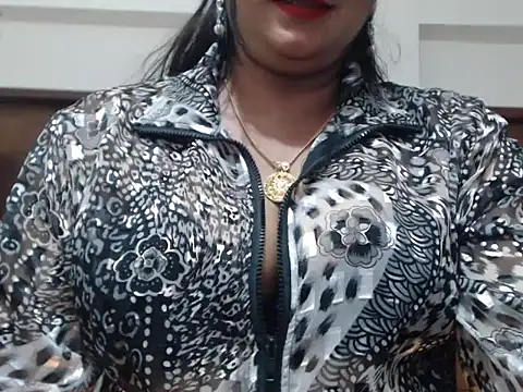 Maisa-130 stripchat live cam model
