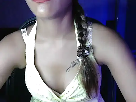 Riyahoty6 stripchat live cam model