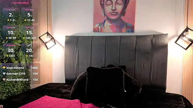Jullzz__ stripchat live cam model