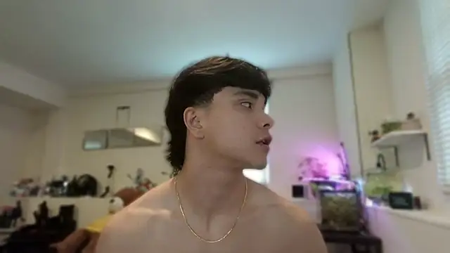 HeavyBrain stripchat live cam model