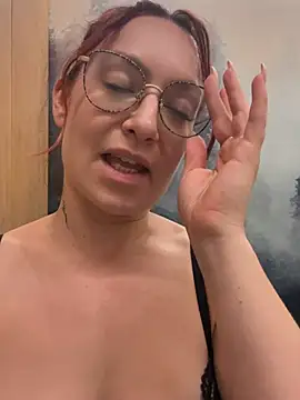 ladoucedu34 stripchat live cam model