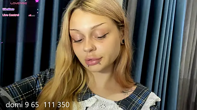 MelonyEmo stripchat live cam model